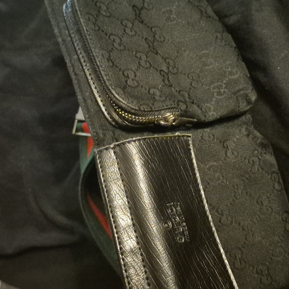 Authentic--Gucci Black Belt Bag with Green and Red Strap - Picture 10 of 12